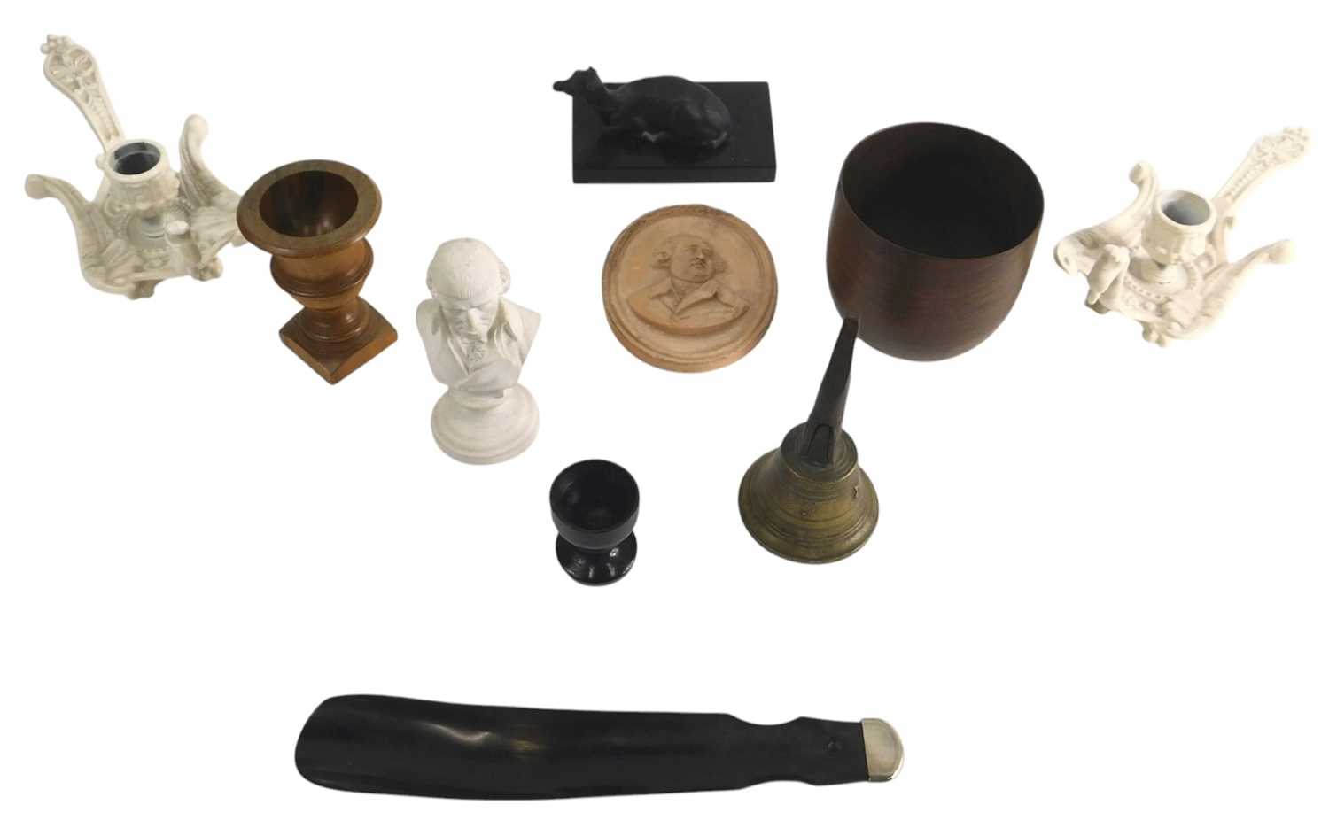 Lot 529 - Miscellaneous decorative items, to include a...