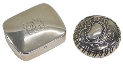 Lot 365 - An Edwardian silver rectangular pill box, with...