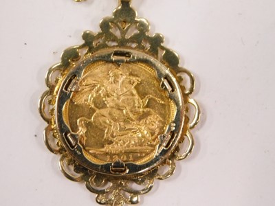 Lot 92 - A Queen Victoria gold full sovereign 1901, in...