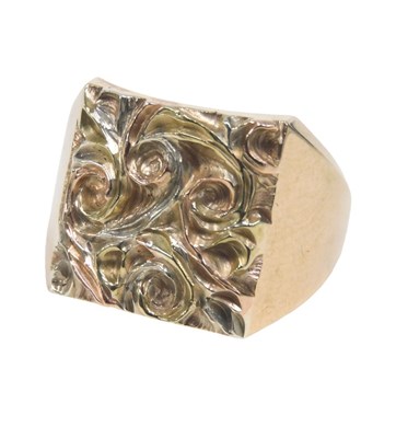 Lot 64 - A 9ct gold tricolour signet ring, the scroll...