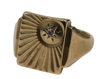 Lot 53 - A 9ct gold signet ring, the head with fan...