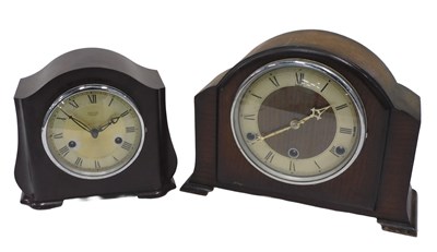 Lot 279 - A mid-20thC Bakelite case Smiths Enfield...