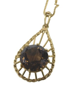 Lot 564 - A smokey quartz pendant and chain, the lozenge...