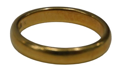 Lot 543 - A 22ct gold wedding band, of plain design, 4mm...