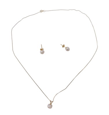 Lot 45 - A 9ct gold cultured pearl jewellery...