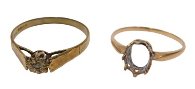 Lot 49 - Two 9ct gold dress rings, comprising one rose...