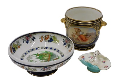 Lot 362 - A 20thC Vienna porcelain ice pale, of circular...