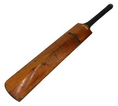 Lot 374 - A Gray Nicolls Ted Dexter vintage size 5...