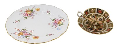 Lot 95 - A Royal Crown Derby Imari 1128 pattern cabinet...