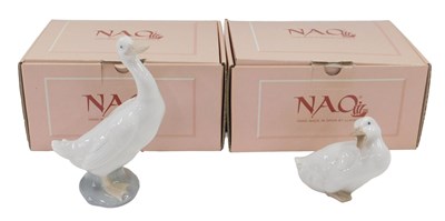 Lot 640 - A Nao figure of a standing goose, 16cm...