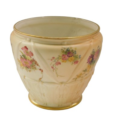 Lot 101 - An early 20thC Royal Worcester blush ivory...