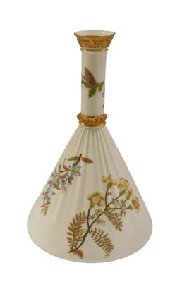 Lot 103 - An early 20thC Royal Worcester blush ivory...