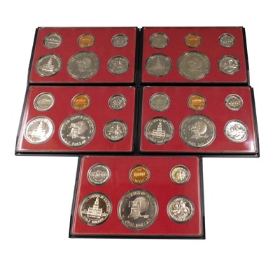 Lot 110 - Various coins, to include United States...