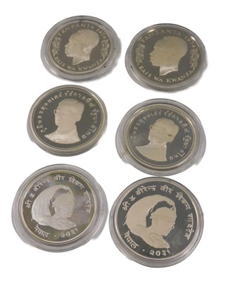 Lot 125 - Various coins, proof and others, to include...