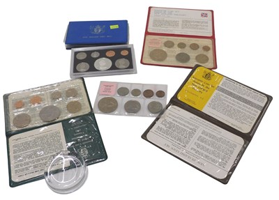 Lot 156 - Various coins, New Zealand coin issues 1977,...