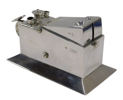 Lot 878 - A George V silver table top cigar cutter, of...