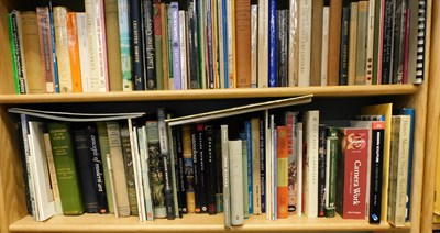 Lot 821 - Various books, art-related and others, to...