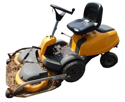 Lot 1002 - A Honda Stiga Villa Silent ride-on tractor...