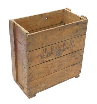 Lot 1106 - An early 20thC slatted wooden biscuit box...